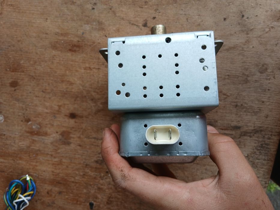 Магнітрон від мікрохвилової