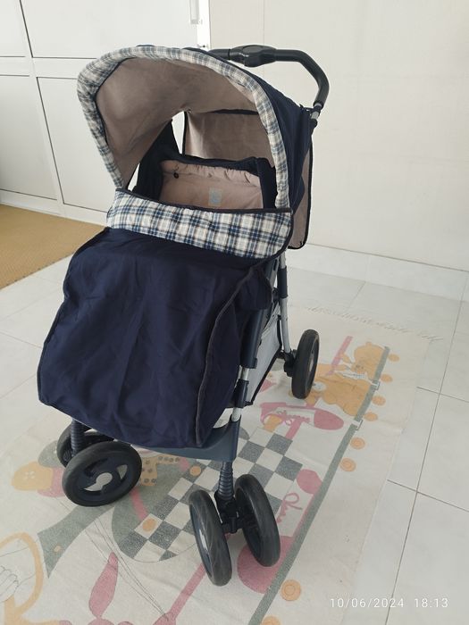 Carinho de passeio e cadeira auto.