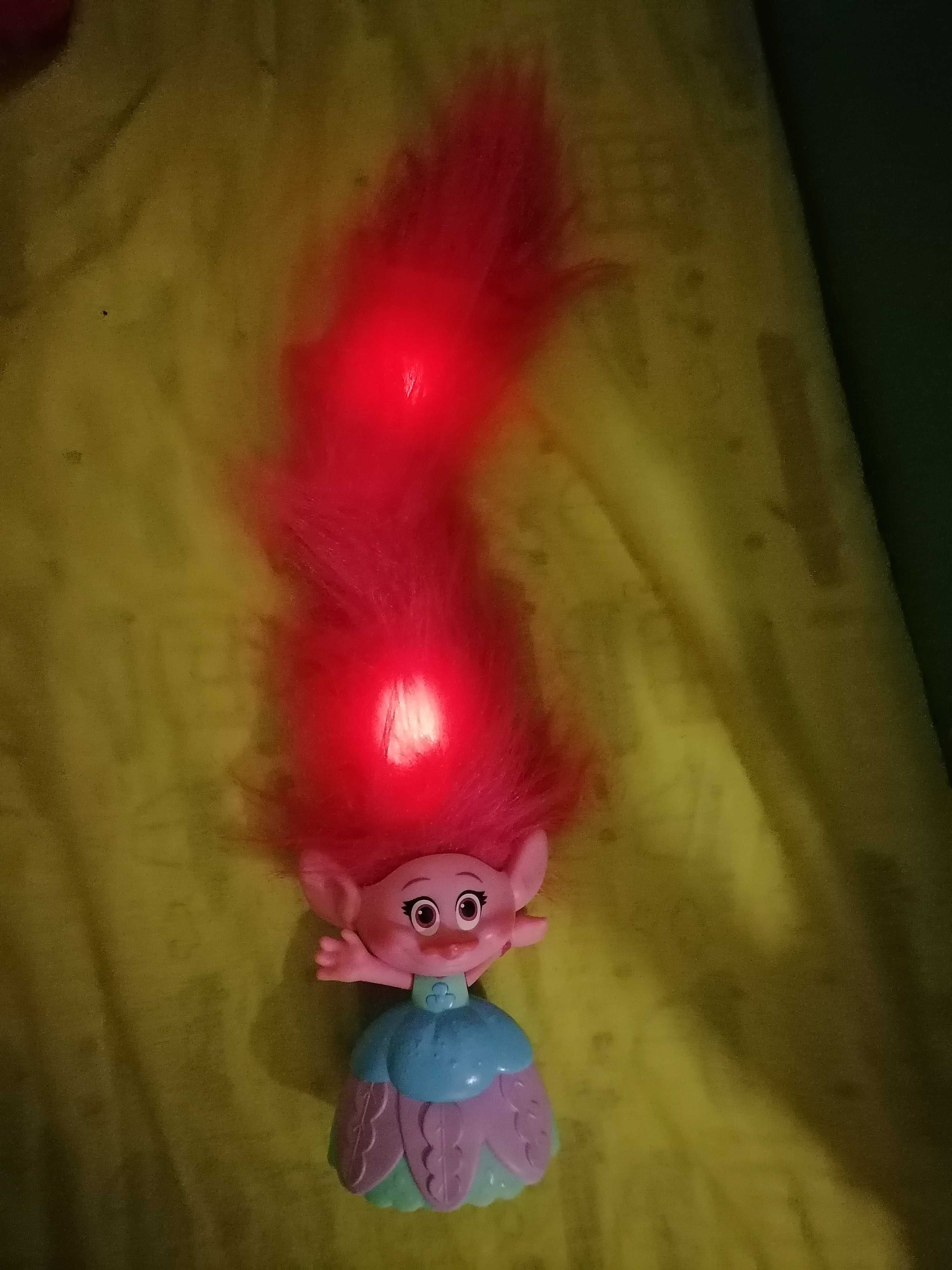 Trolle trole Królowa Poppy Popi wyjątkowa fryzura Hasbro