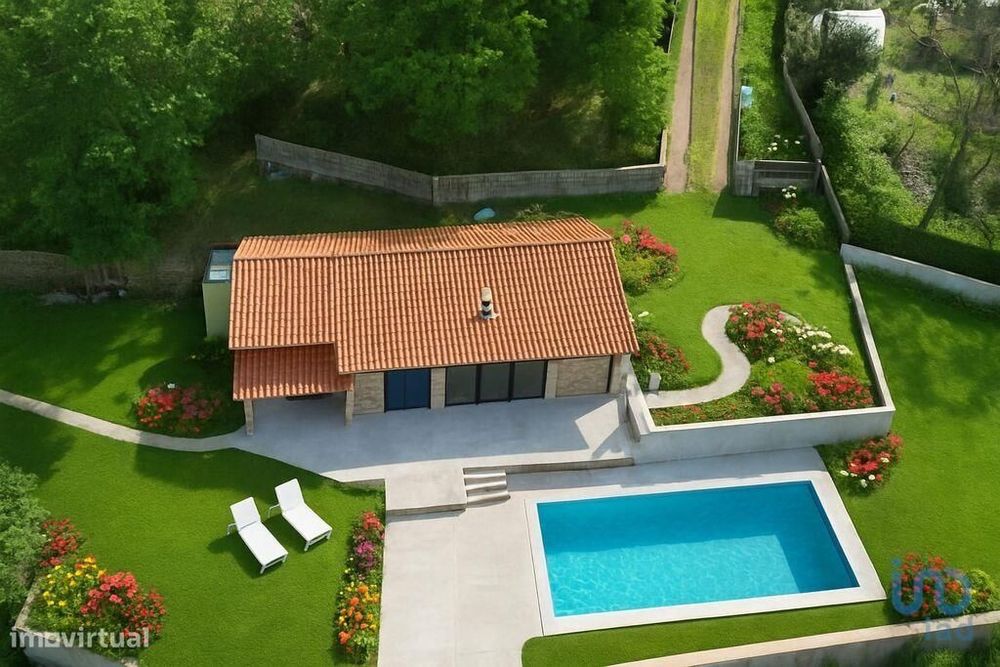 Casa tradicional T4 em Fornelos e Queijada de 98,00 m2