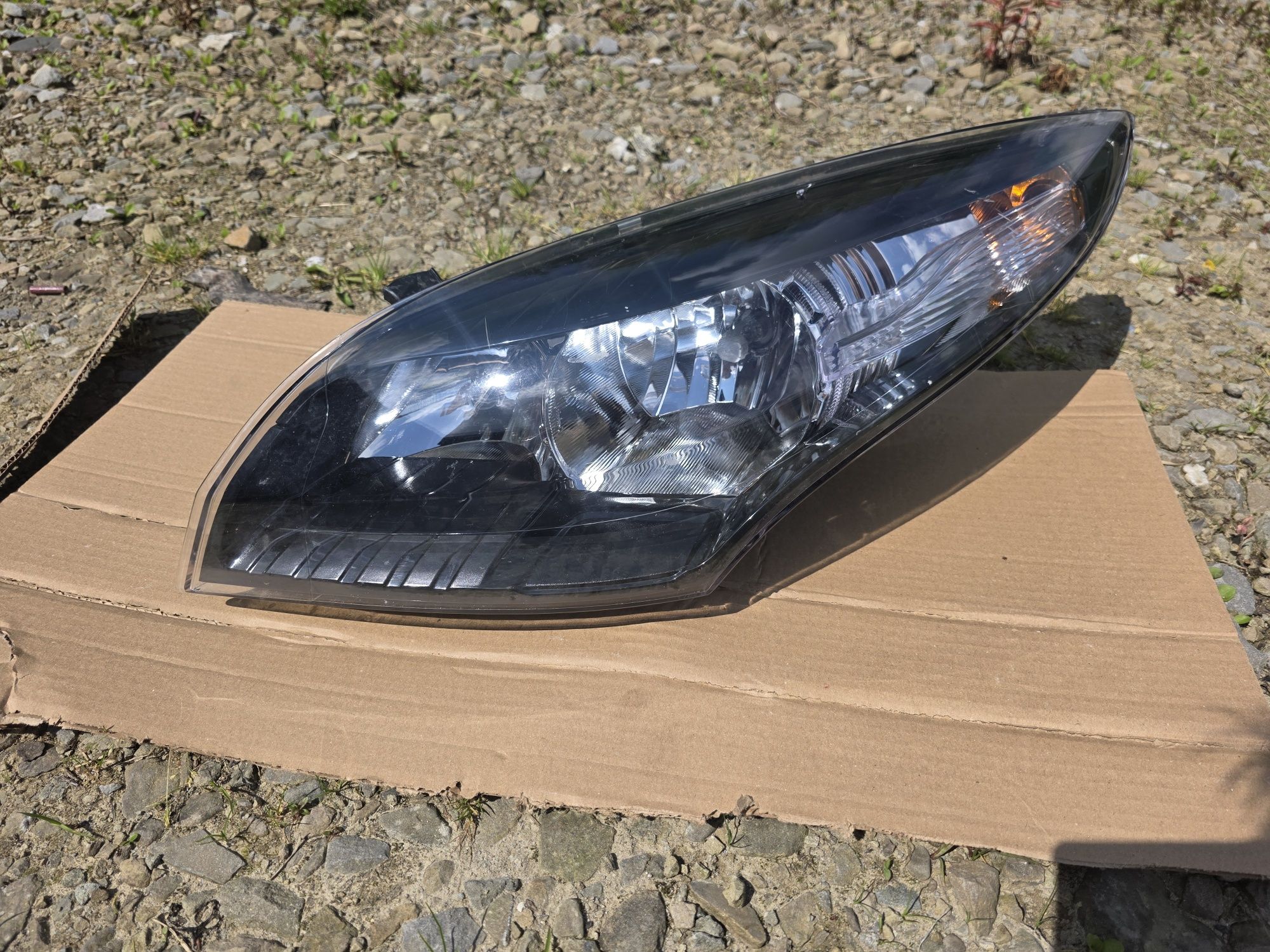 Reflektory | Lampy przednie Renault Megane III hatchback 2012/2013