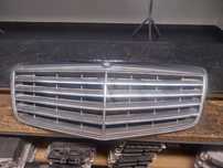 Grelha Mercedes-Benz W211 Ref:A211 880 17 83