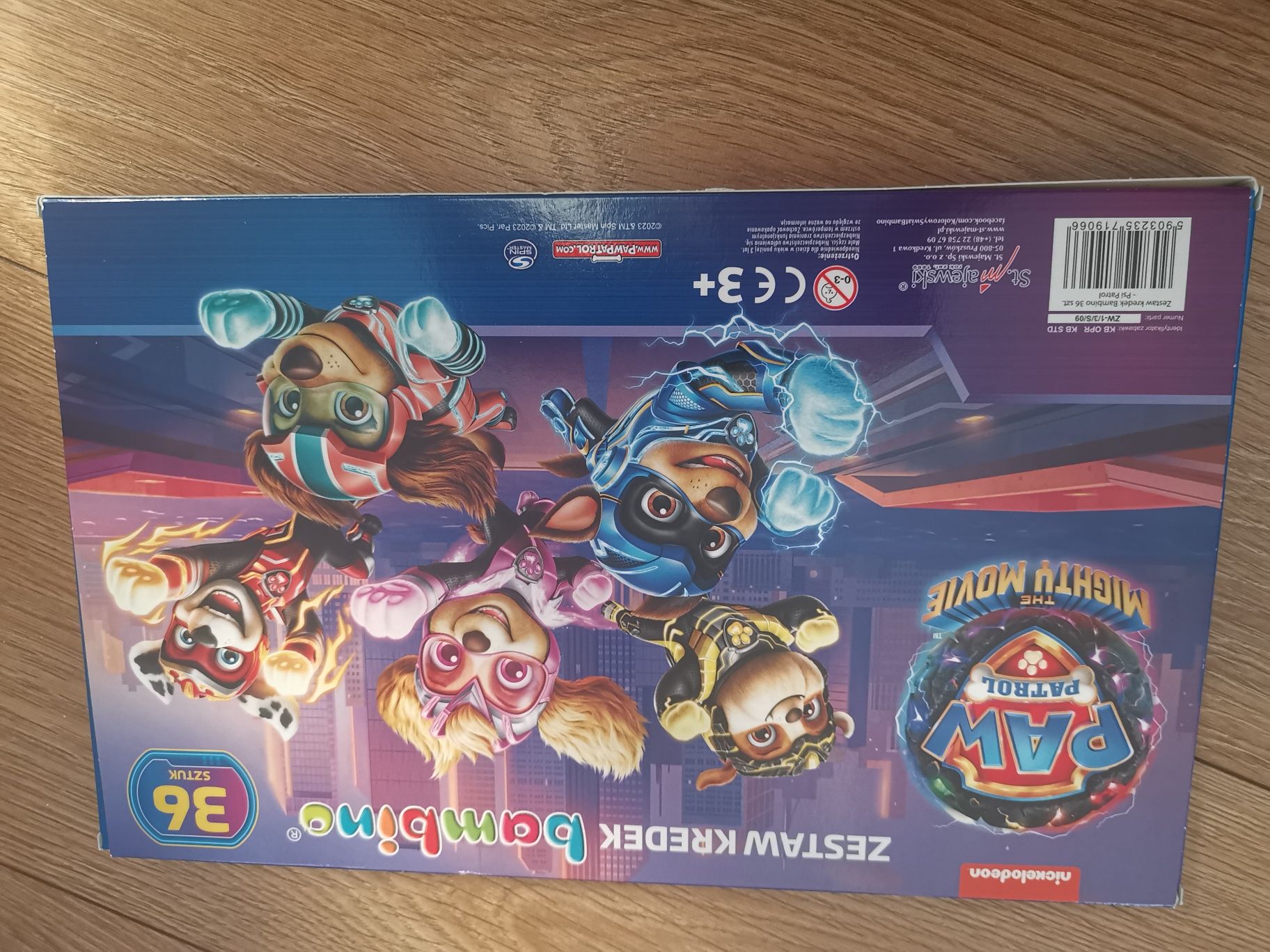 Kredki psi patrol Paw patrol 36 sztuk + Temperówka

Zestaw składa się