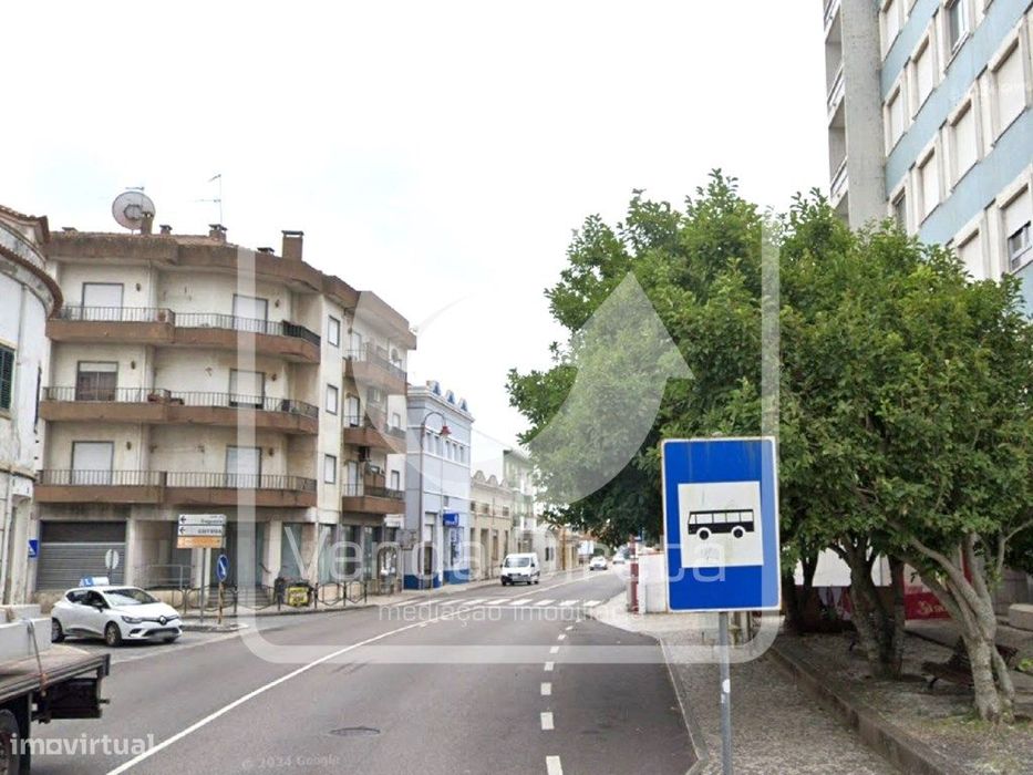 Loja de 330m² em Abrantes, Junto à Nacional 2. IMÓVEL DA BANCA.