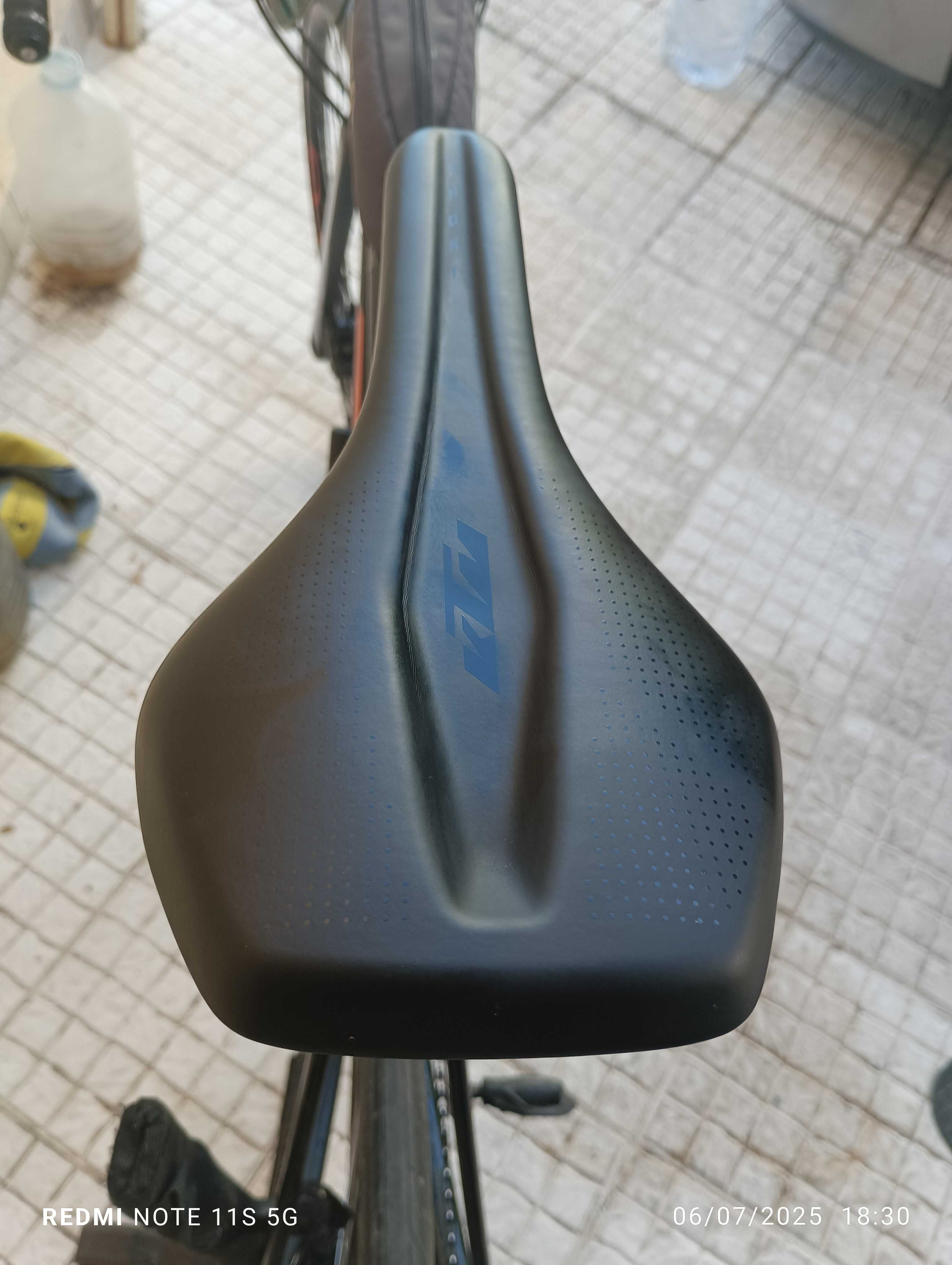 Bicicleta de estrada em carbono