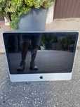 Kompueter Apple 24-inch iMac introduced in Early 2009.