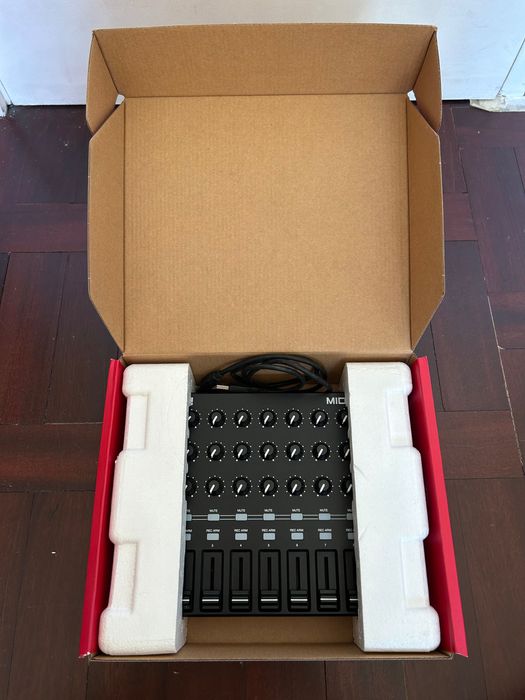 Controlador MIDI Akai MIDImix – Como novo / Completo na caixa