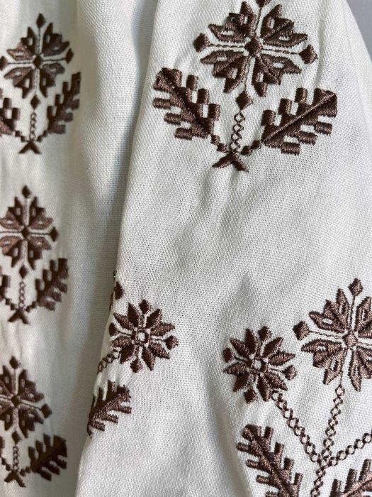 Дитячі вишиванки для дівчинки молочна блуза з довгим рукавом в школу