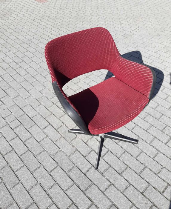 Fotel obrotowy muszelka PRL Vintage design lata 70