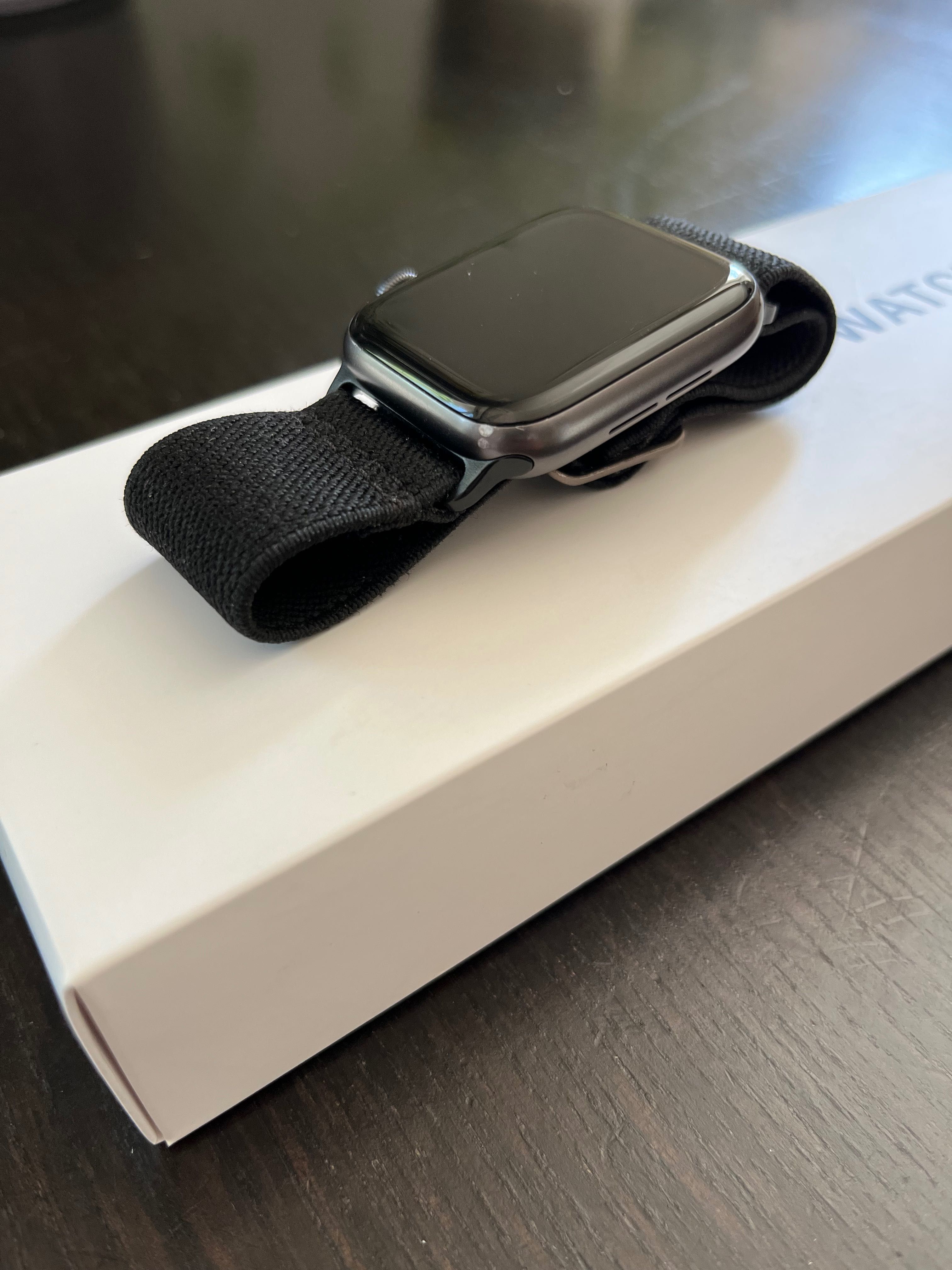 Apple Watch SE 1st gen 44 mm GPS + Cellular! Space Gray!