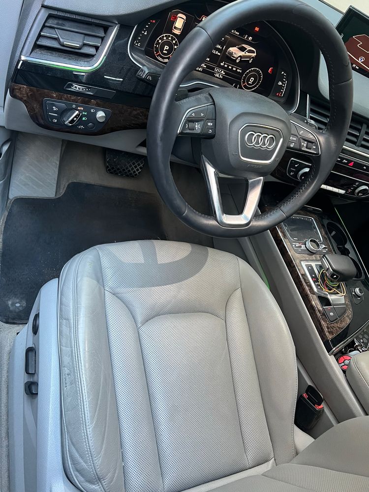Автомобіль Audi Q7 2016  3.0 бензин