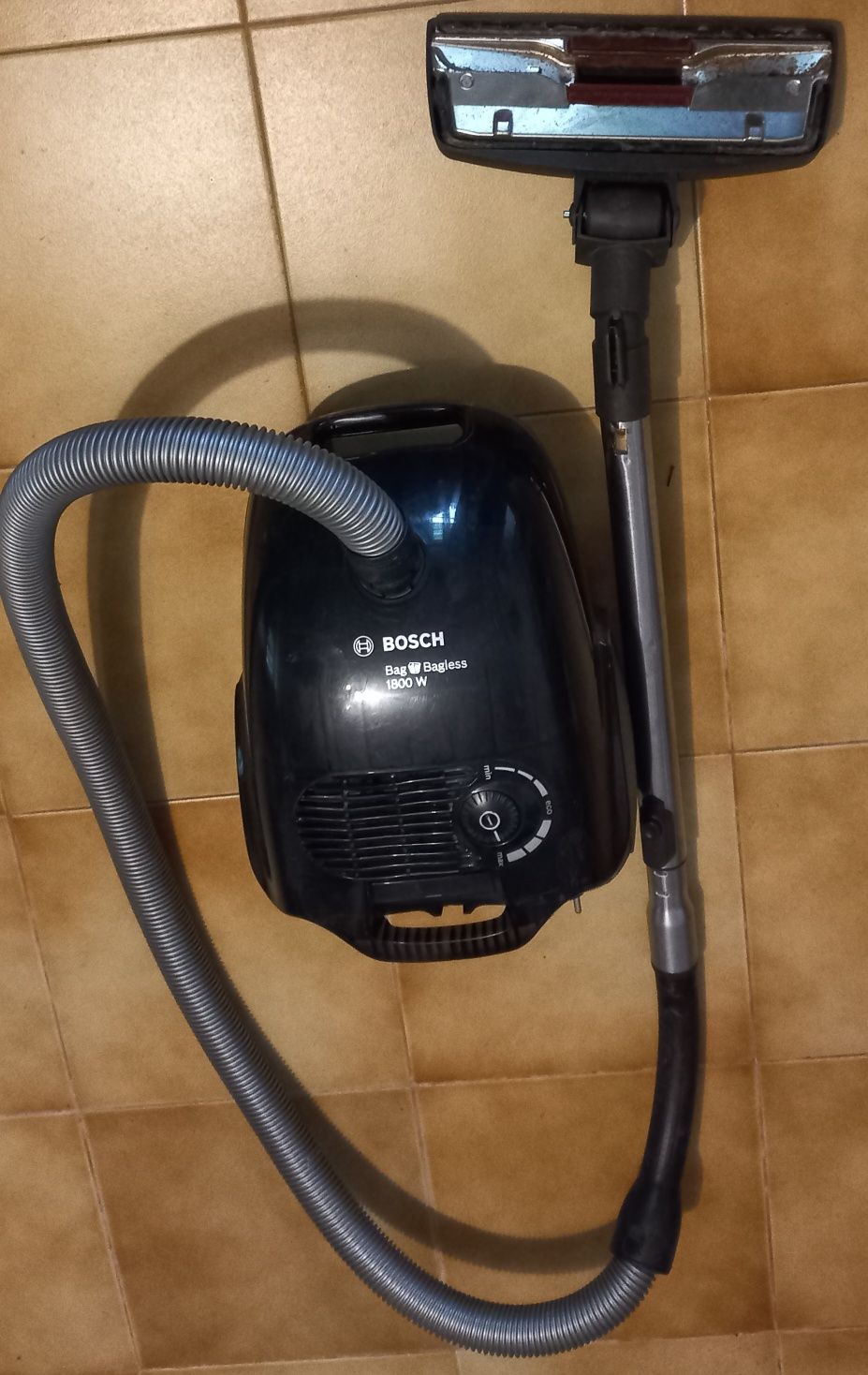 Aspirador Bosch de 1800 Watts - não necessita saco