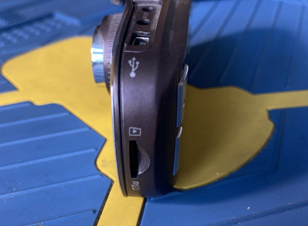 Відеореєстратор  XDIGITAL AVR-HD 210 Видеорегистратор