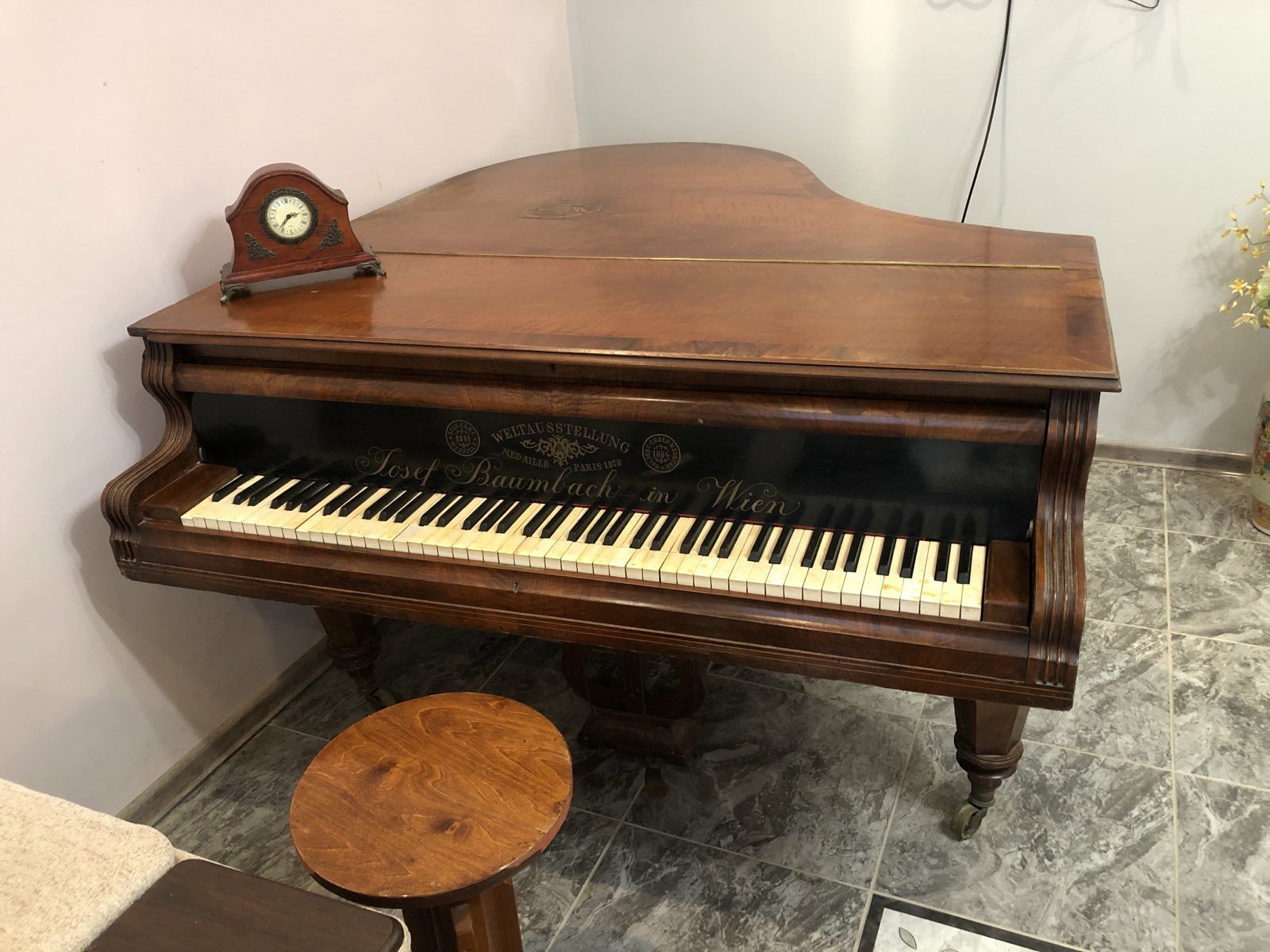 Продамо старовинний рояль