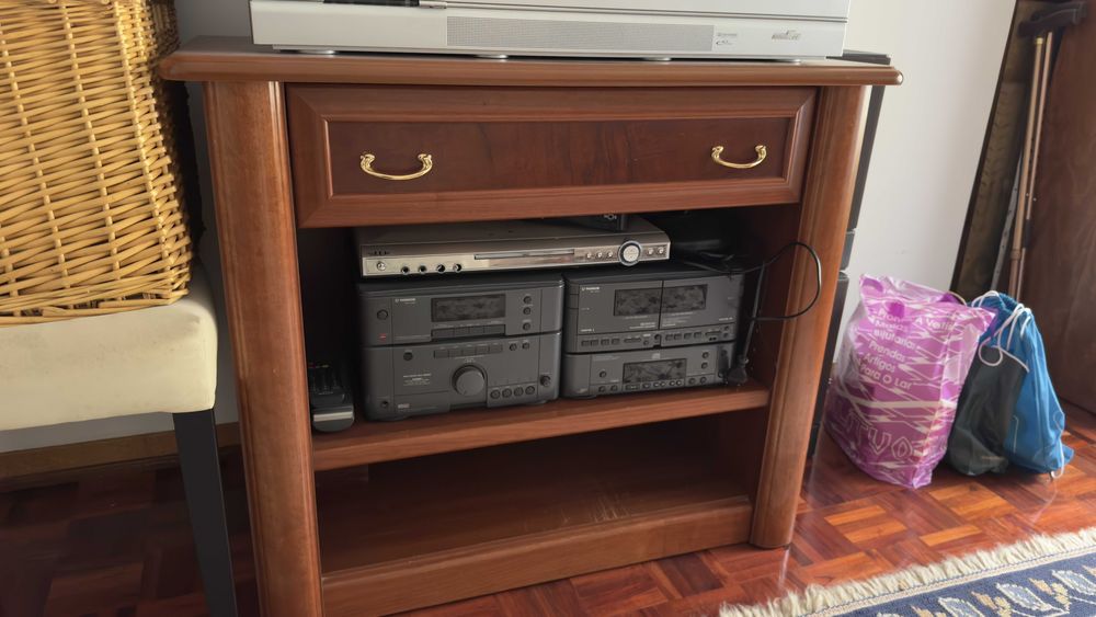 Móvel de televisão c/gaveta e prateleira