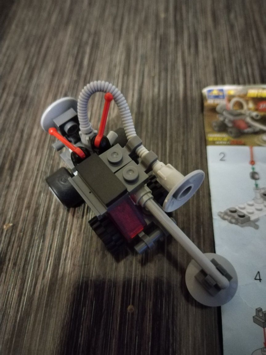Lego - 31 peças - cápsula explorer