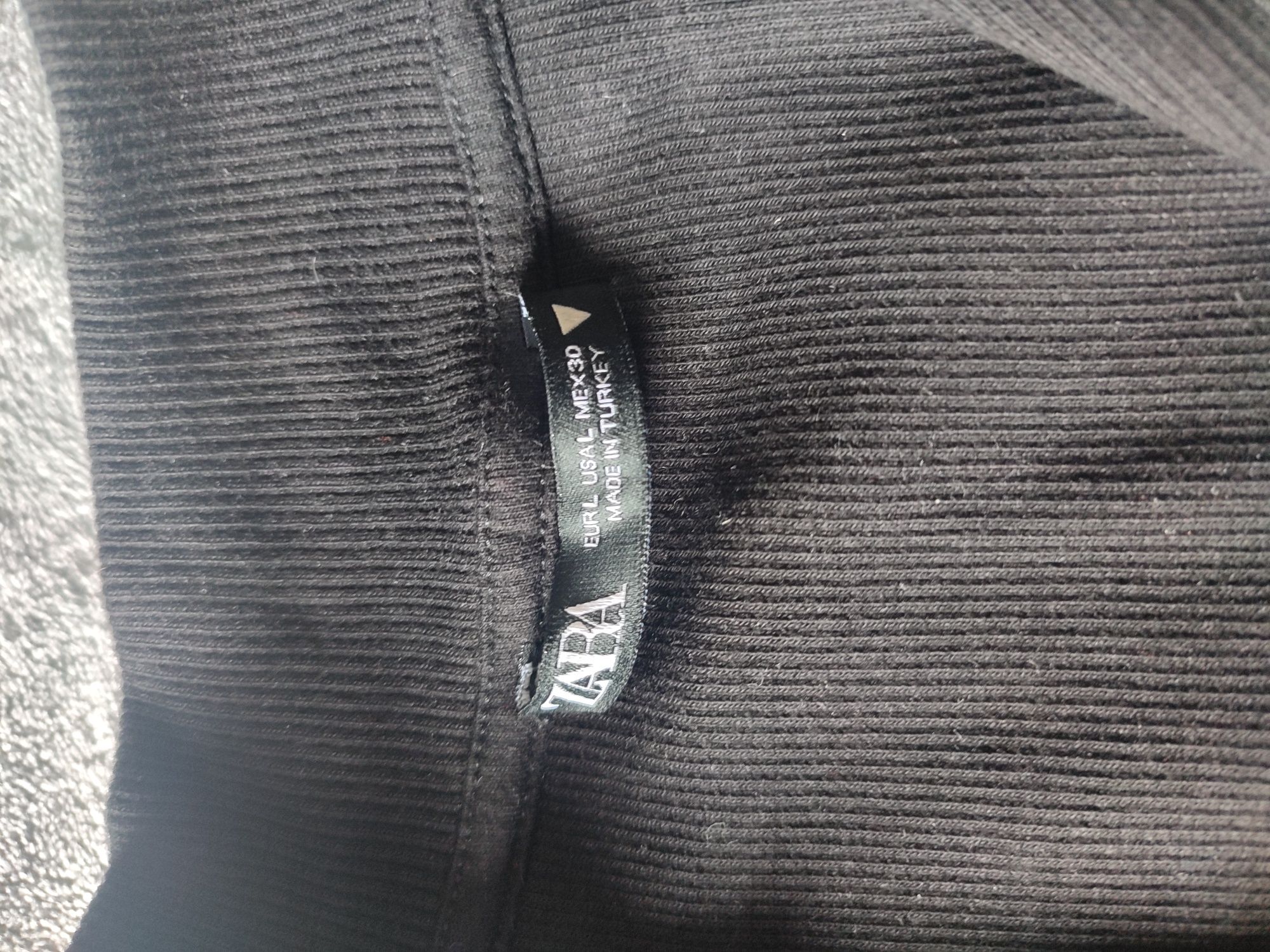 Top Zara com fecho; tamanho L