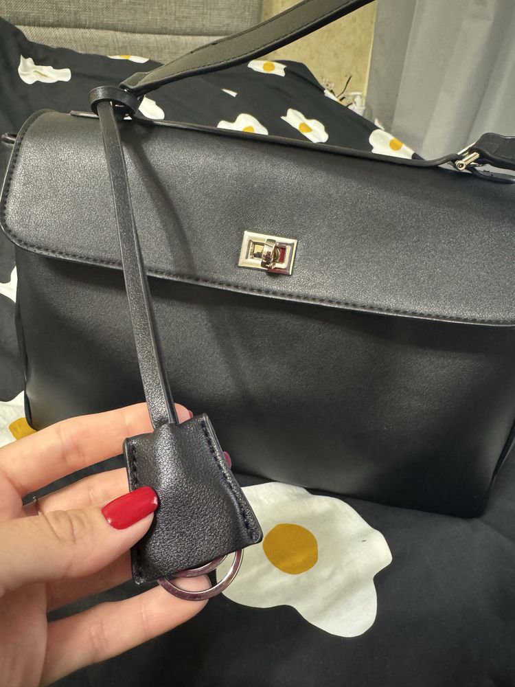 жіноча сумка в стилі Balenciaga Rodeo