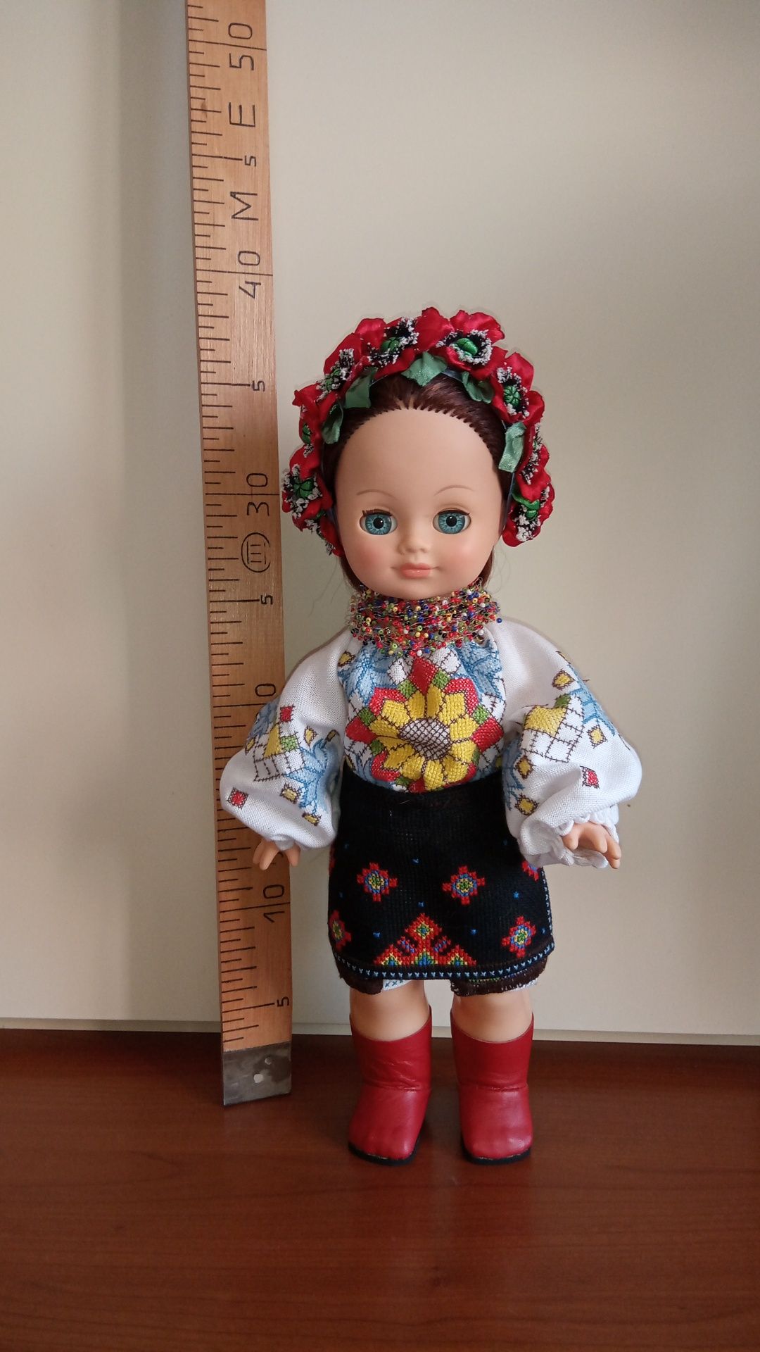 Кукла. Лялька. СССР. В українському костюмі. Вишиванка.