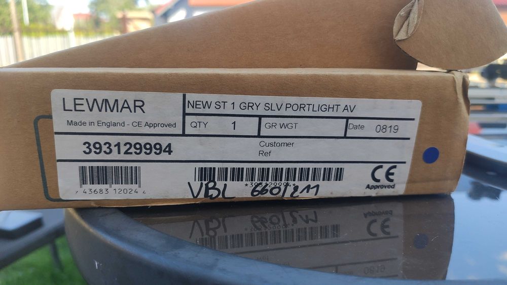 Lewmar okno Standard otwierane moskitiera 191 MM X 367 MM