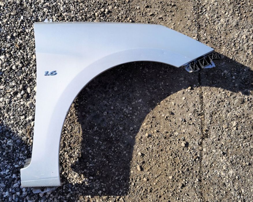 Błotnik prawy przód Hyundai i30 Solaris srebrny