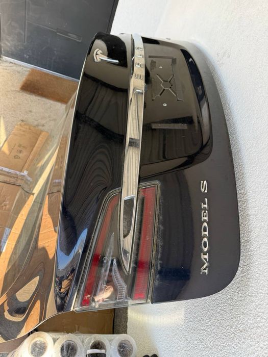 Ляда, кришка багажника Tesla S, тесла с дорест