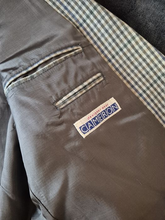 Чоловічий піджак у клітинку