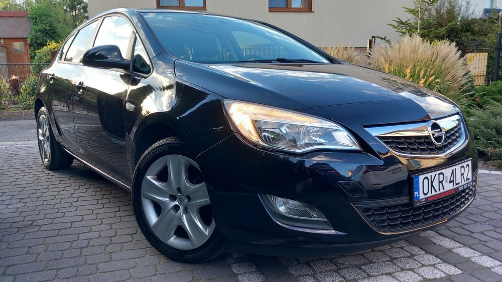 Opel Astra J 1.6 16v 115km stan BDB podgrzewane siedzenia i kierownica