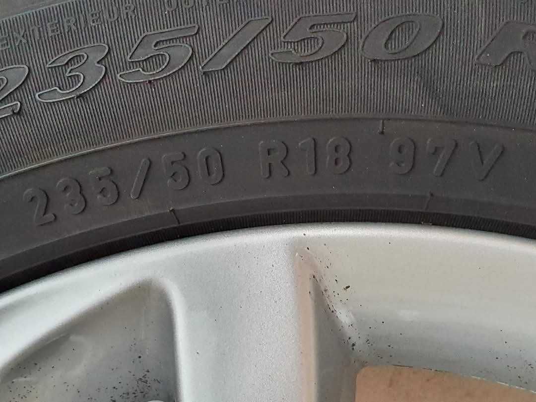 Pneus Pirelli com jante 18 Infiniti