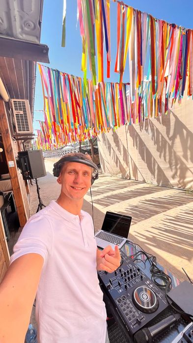 DJ/діджей на корпоратив, весілля, у Києві – звук, світло, настрій