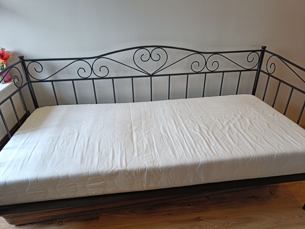 Metalowa czarna rama łóżka z materacem 90x200