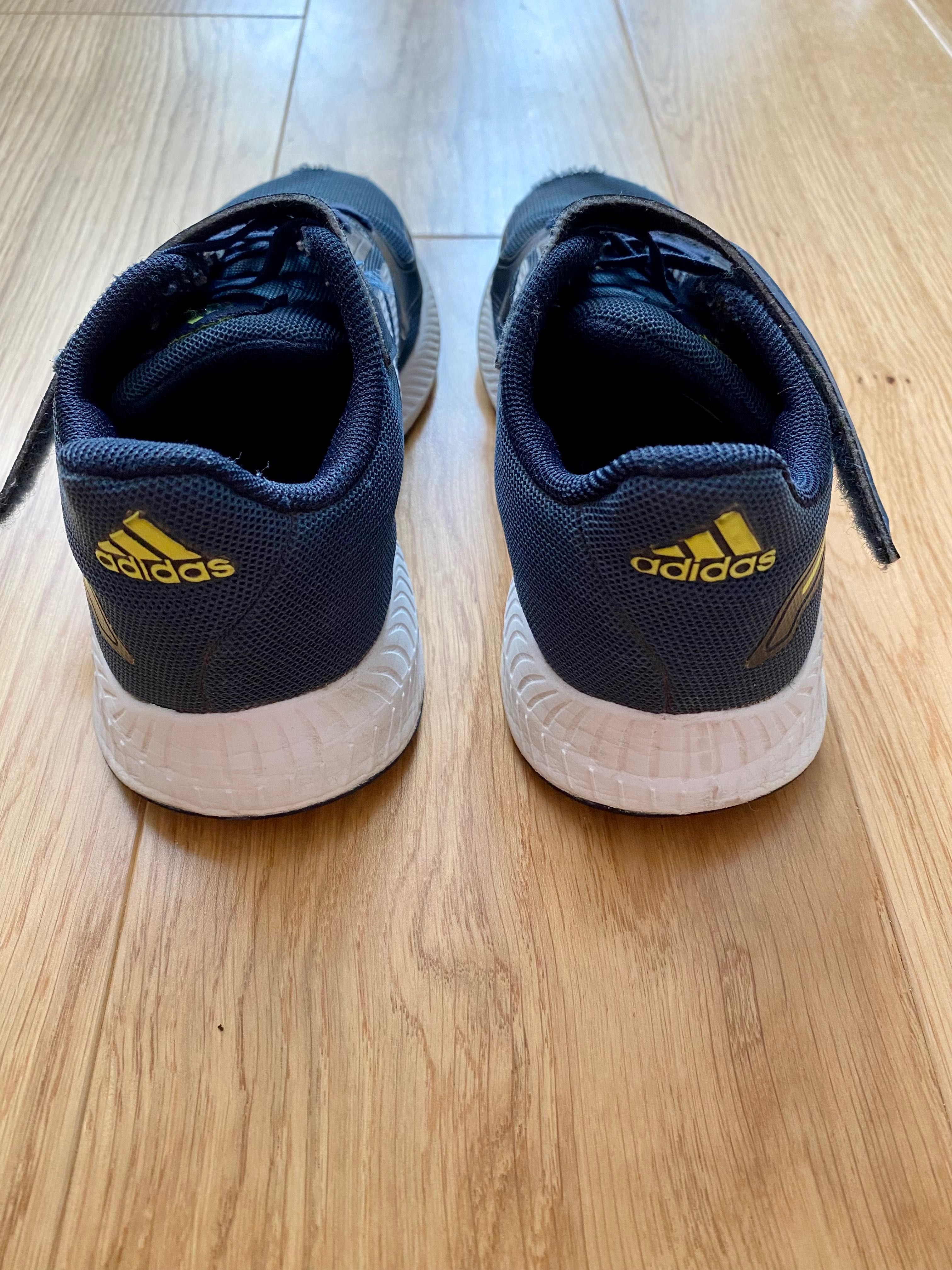 Sneakersy, trampki adidas. 29.