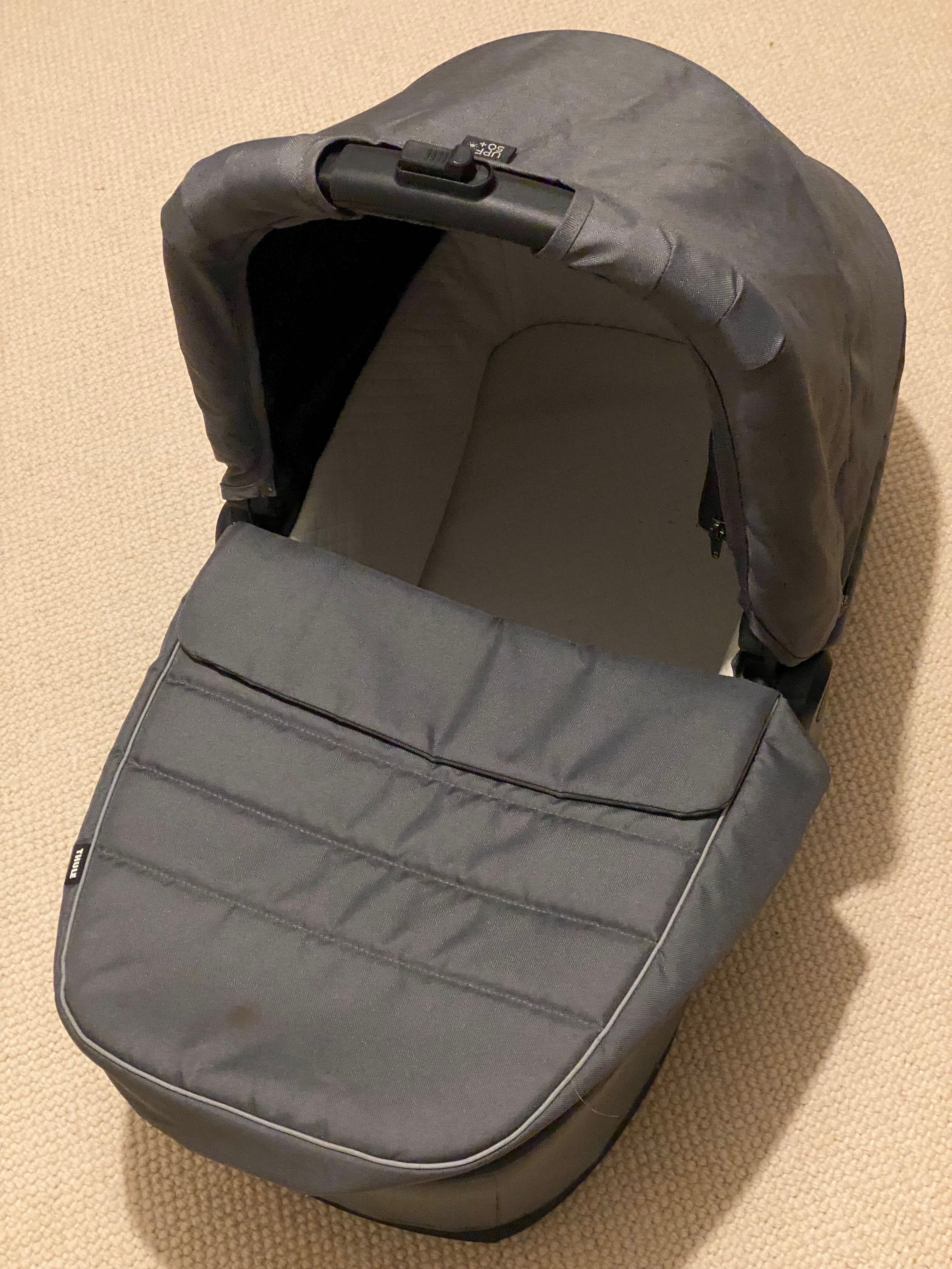 Alcofa Thule Bassinet Sleek com caixa