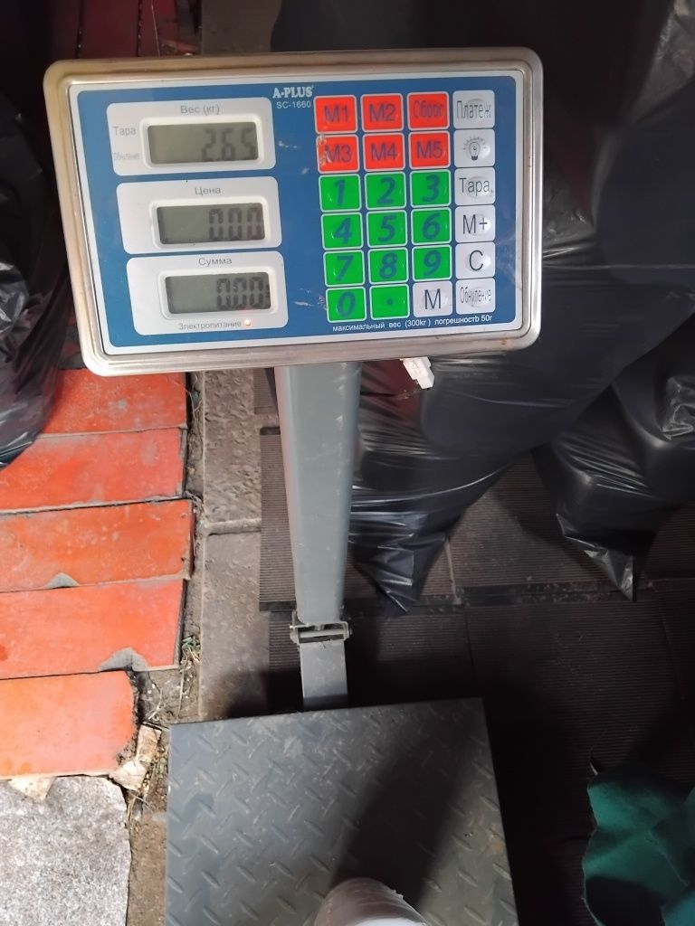 Стрейч плёнка  вес 2.500+-кг, первичка,пищевая. Скотч 250 м .