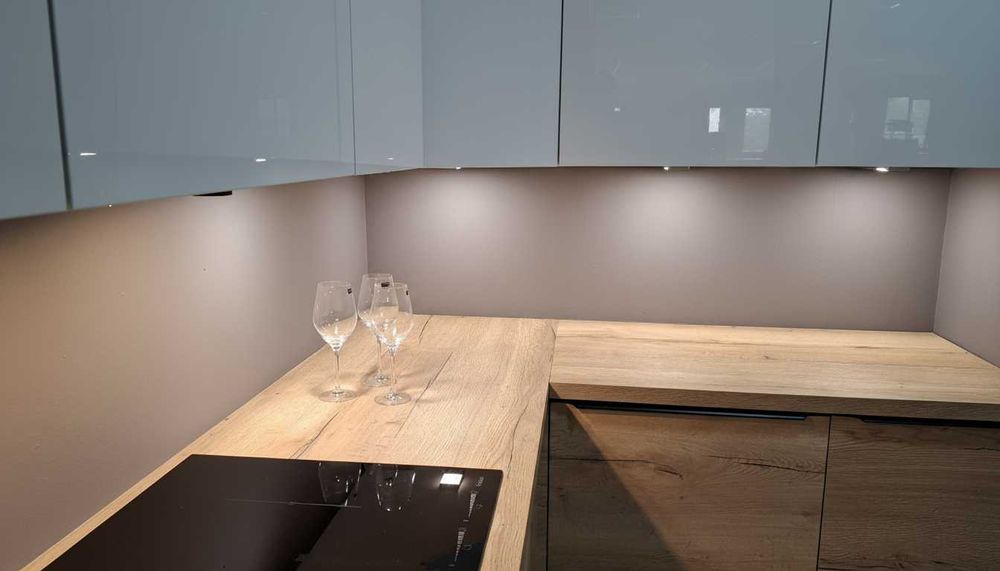 Meble kuchenne z ekspozycji Artisan/biały połysk