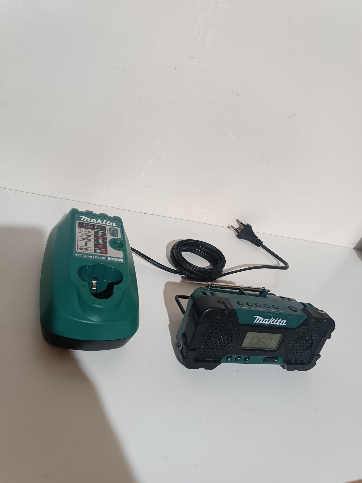 Makita MR 051  акумуляторне радіо Макіта