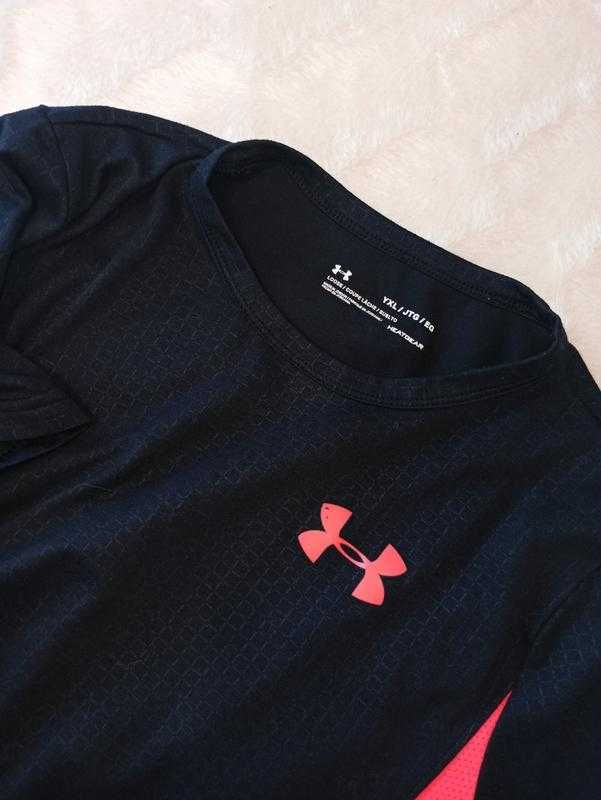 Фірмова спортивна футболка Under Armour