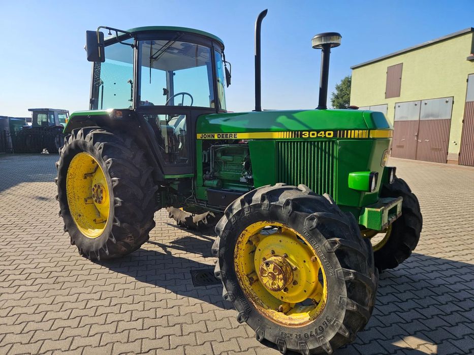 John Deere 3040  Ciągnik rolniczy JOHN DEERE 3040, stan BDB