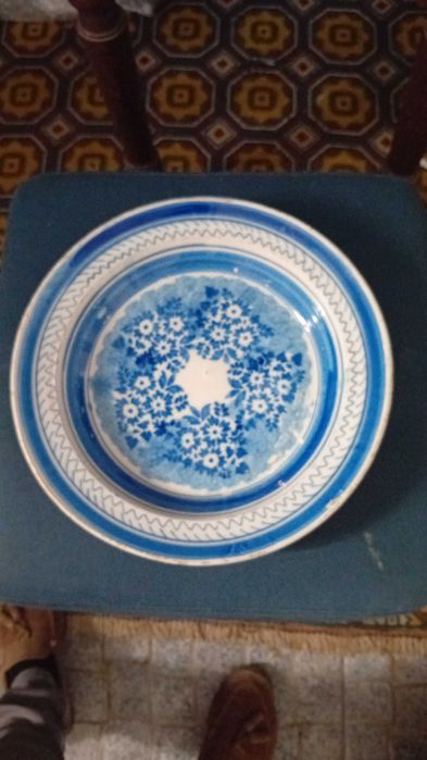 Prato  muito antigo