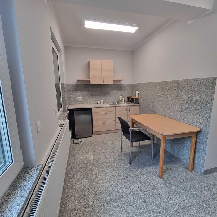 Lokal biurowy 52 m² – parter, 2 pokoje, parking, Ostrowiec Św.