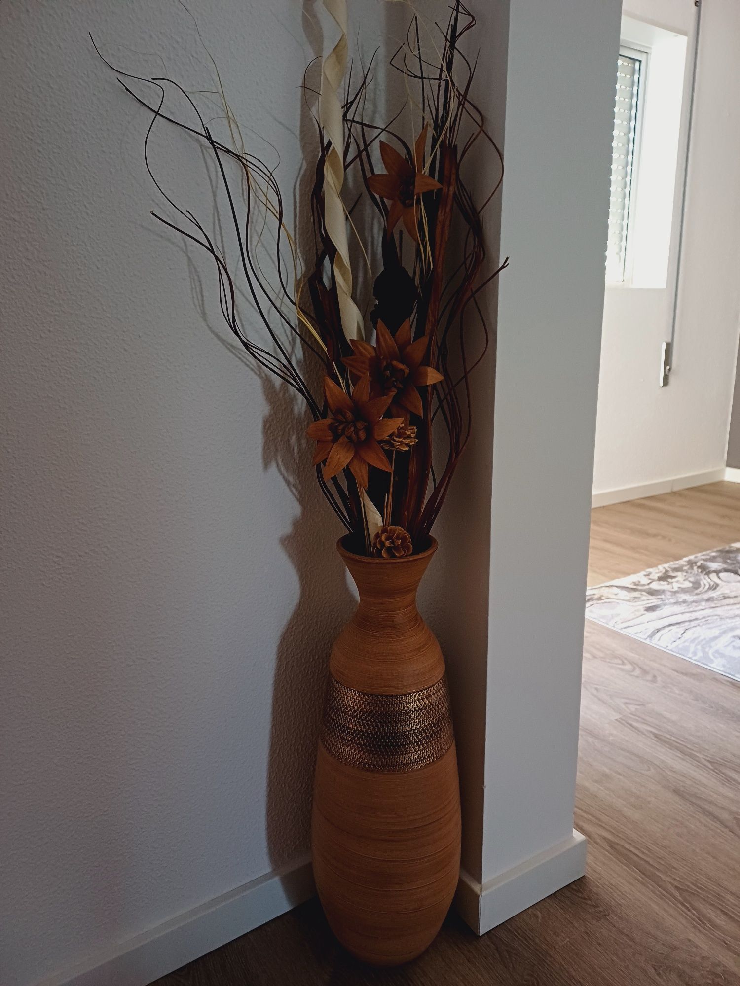 Vaso com flores secas...