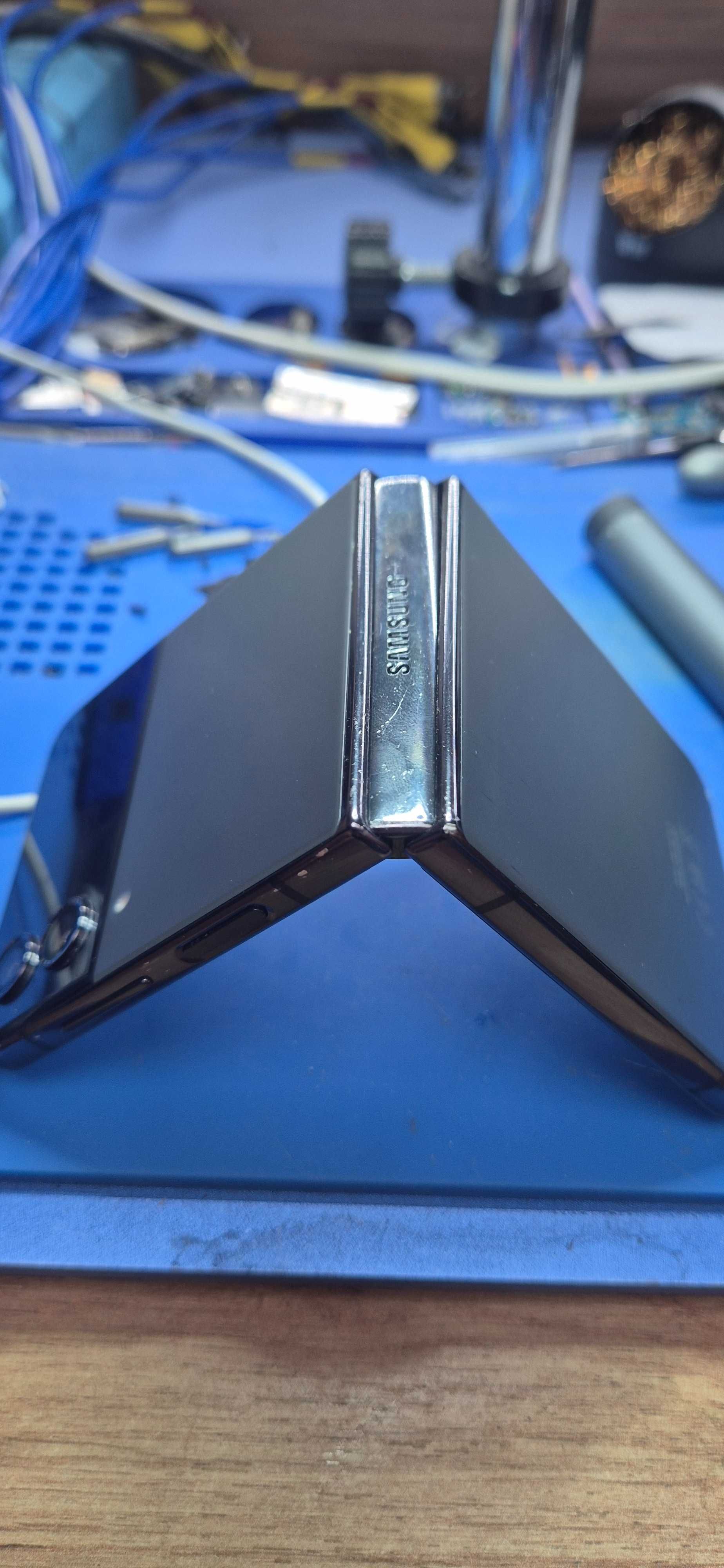 Samsung zflip 4 uszkodzony demo