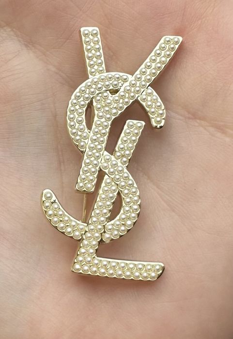 Broszka Zawieszka YSL złota z perełkami 4,7 cm