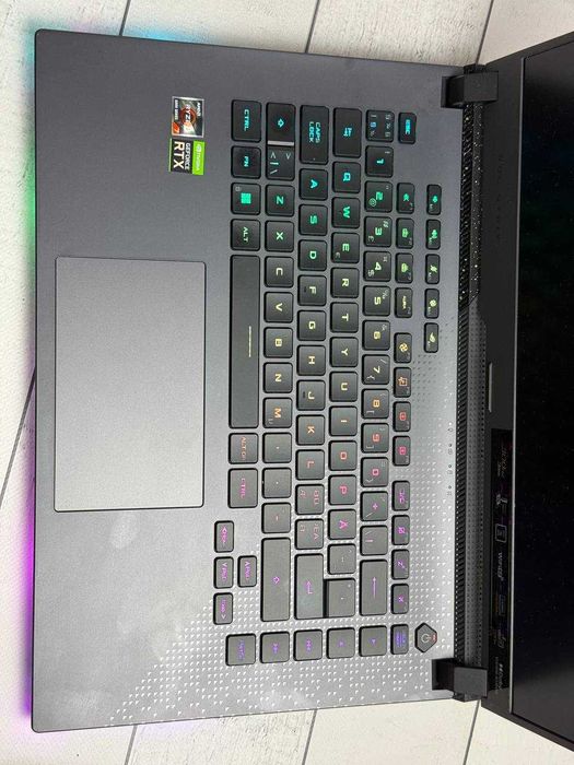 ASUS ROG STRIX G513R  Ryzen 7 6800H RTX 3070TI 8gb 1TB 16ram 300hz