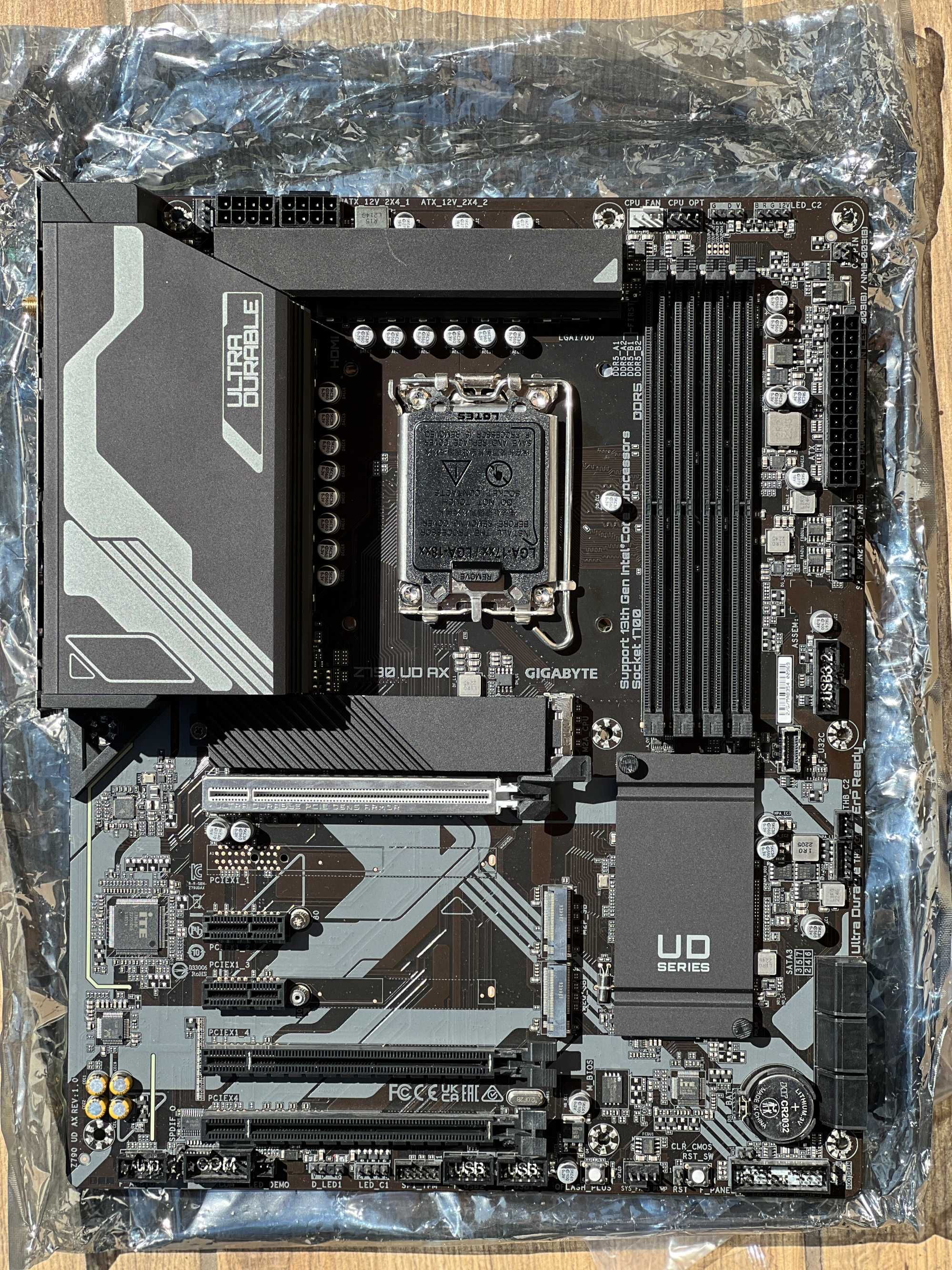 Материнська плата Gigabyte Z790 UD AX