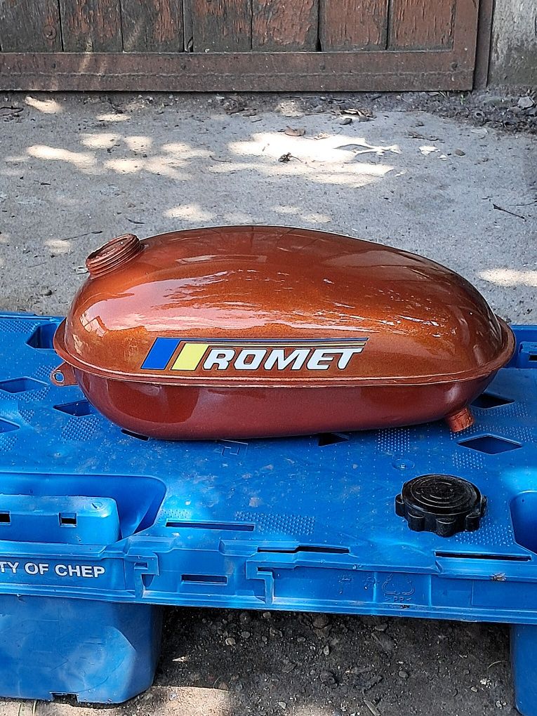 Romet motorynka, komar. Bak  (Tabaka), opony Stomil.