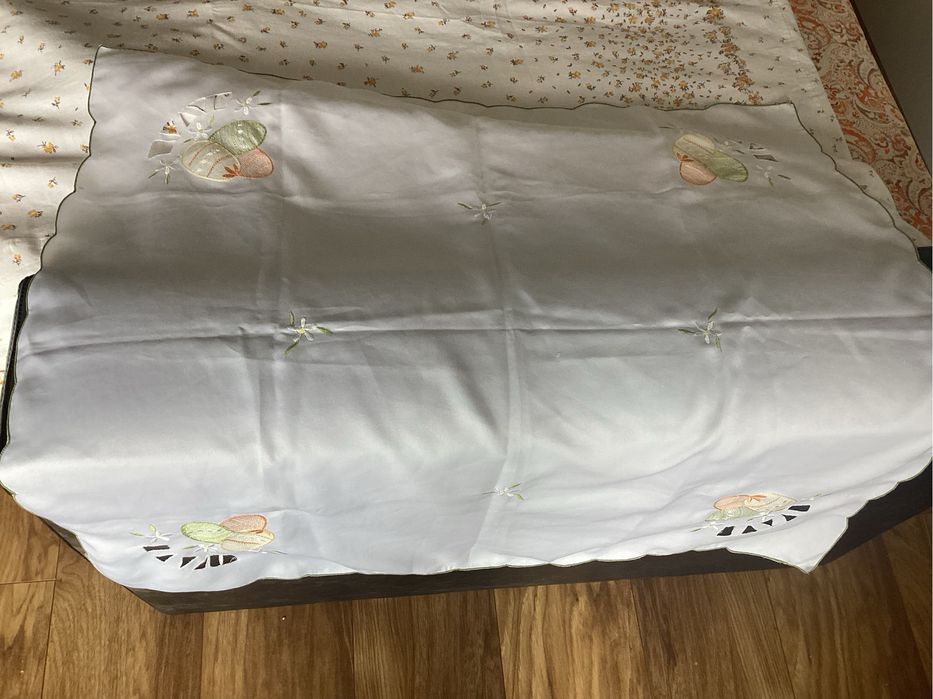 Obrus wielkanocny w pisanki 77*77
