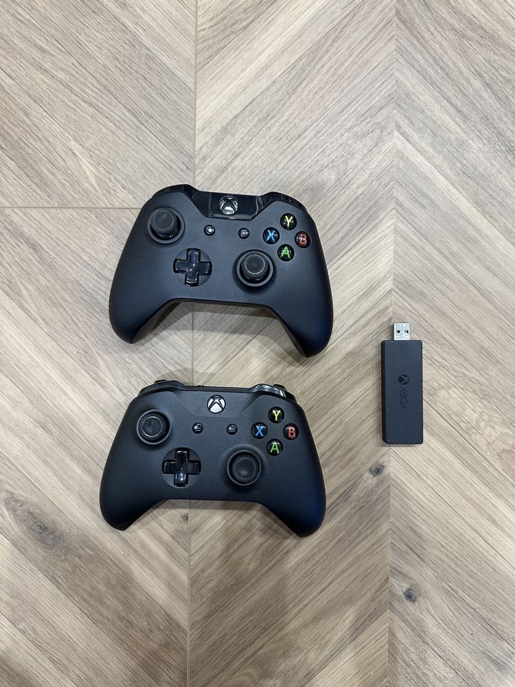 Zestaw dwoch bezprzewodowych padow xbox x box i adapter do PC komputer