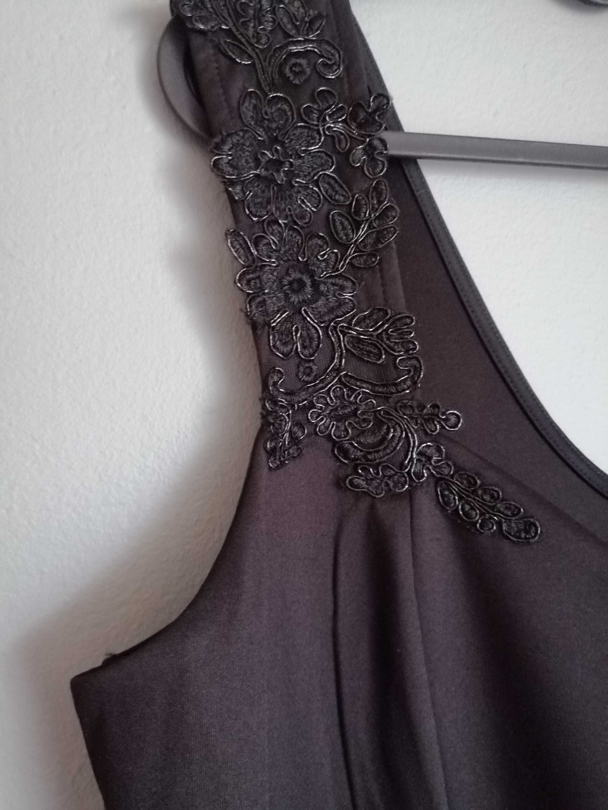 Długa czarna sukienka elegancka plus size 48