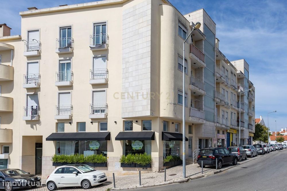 Apartamento de 3 assoalhadas em Palhais, Charneca de Caparica